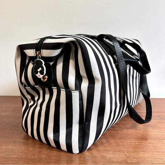 New Alice + Olivia Duffle Bag in Positano Stripe - Picture 12 of 15